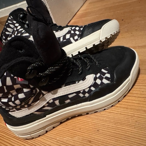 Vans Ultrange Exo Hi Black and White Sneakers NIB - Picture 5 of 8